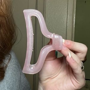 Pink claw clip